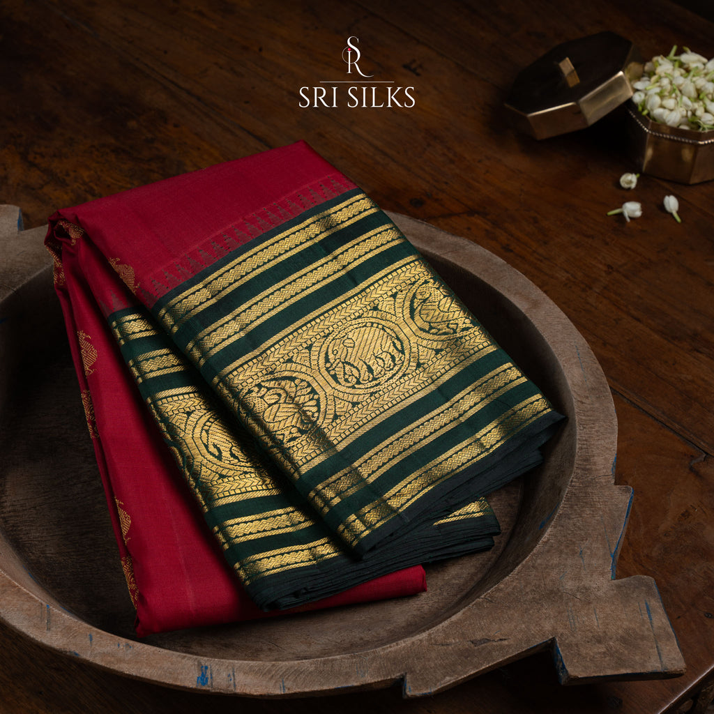 Pure Kanjivaram Silk Saree in Red & Bottle Green with Gold Zari  UID Code: SRS-KS-002
