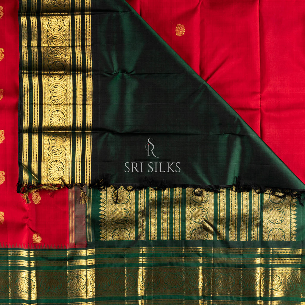 Pure Kanjivaram Silk Saree in Red & Bottle Green with Gold Zari  UID Code: SRS-KS-002