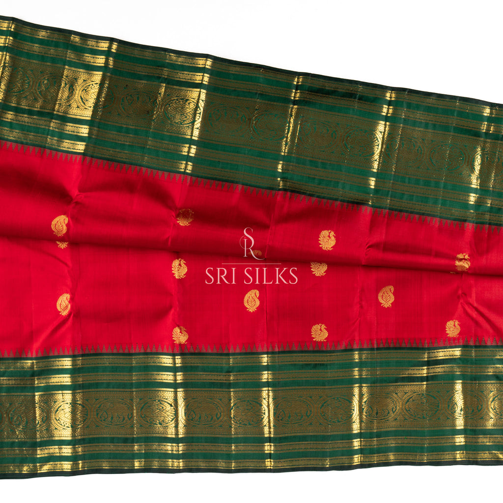 Pure Kanjivaram Silk Saree in Red & Bottle Green with Gold Zari  UID Code: SRS-KS-002