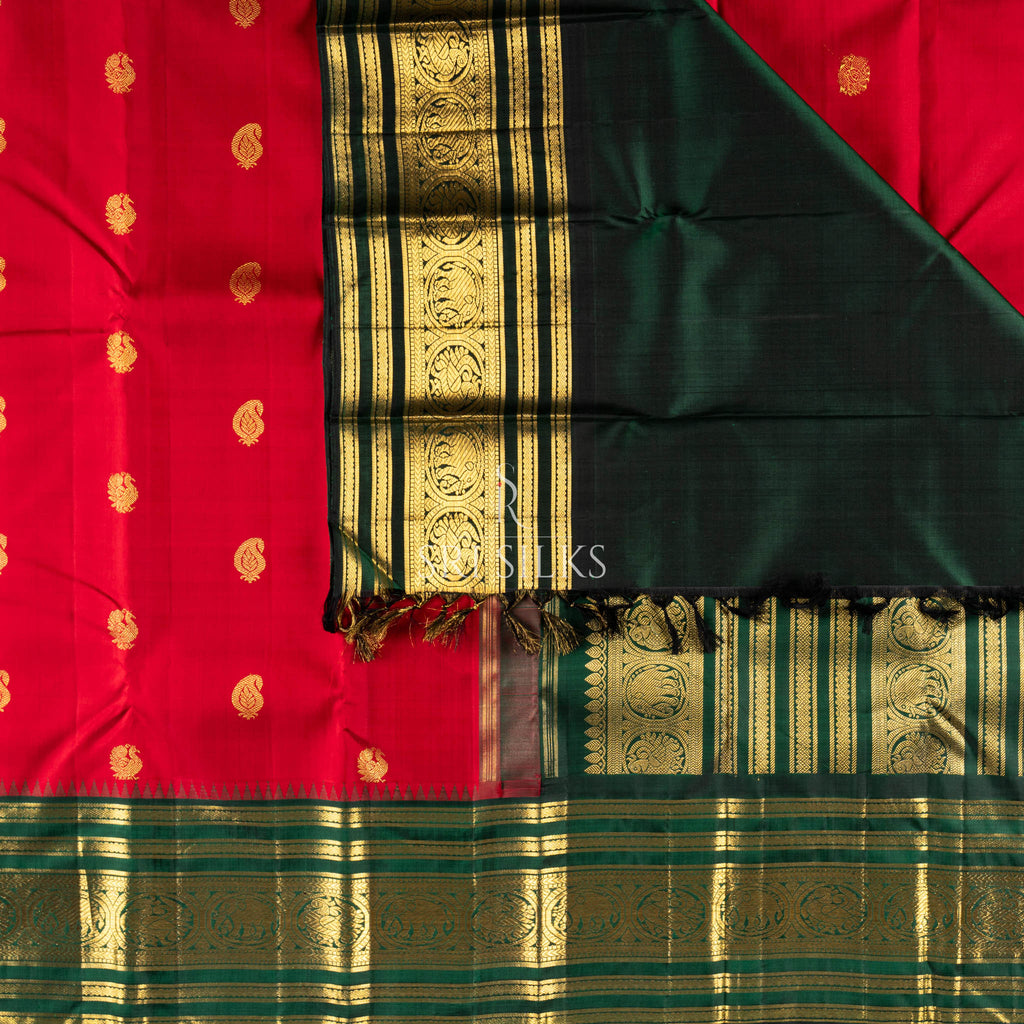 Pure Kanjivaram Silk Saree in Red & Bottle Green with Gold Zari  UID Code: SRS-KS-002